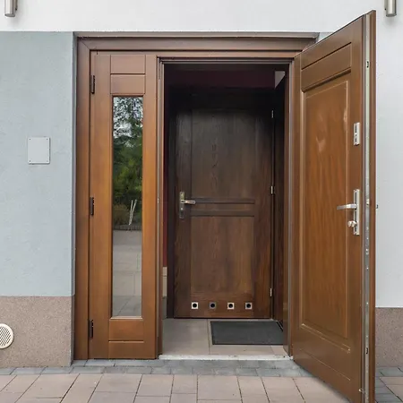 A Comfortable Midway Krakow-oswiecim *