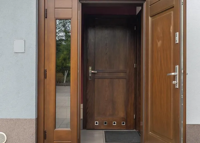 A Comfortable Midway Krakow-oswiecim *